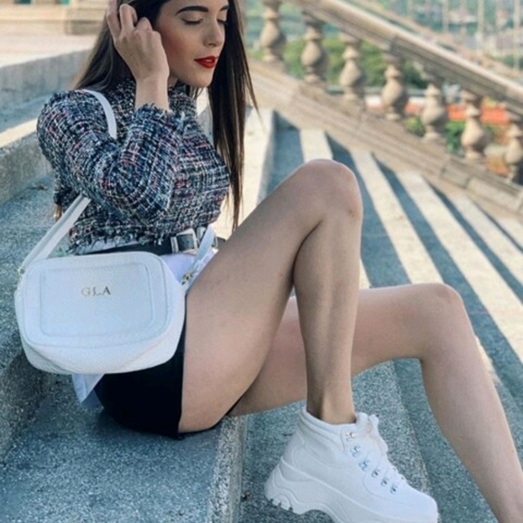 Top - Picture 2 of 4